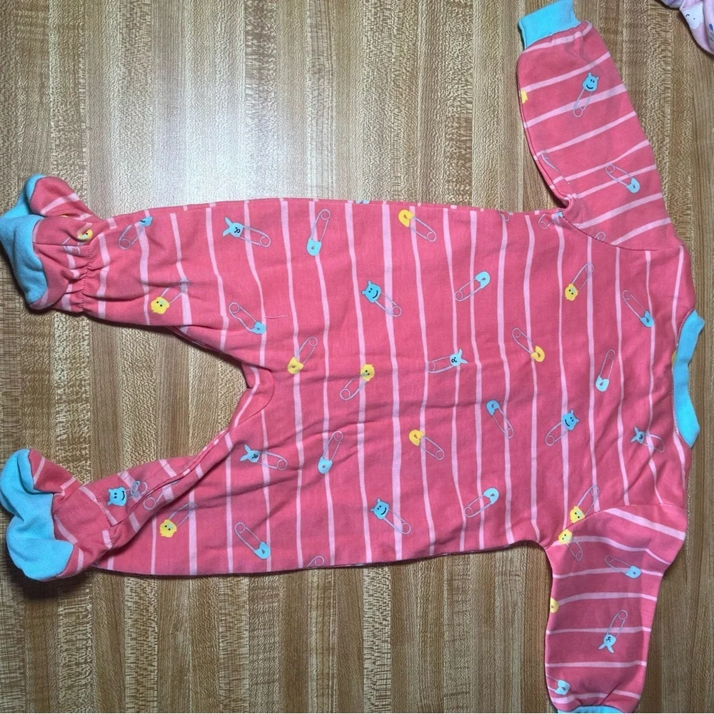 Assorted baby girls Pajamas/onesies Bundle - Picture 10 of 16